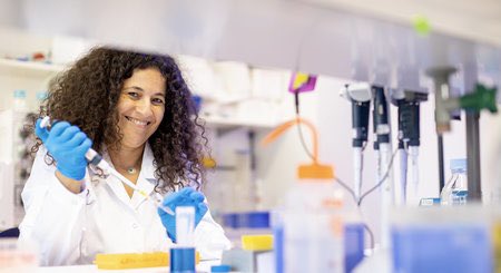 monde_numidien's tweet photo. 🇩🇿 | La biologiste #Algérienne et genevoise Madiha Derouazi a reçu lauréate du prestigieux Prix européen de l’invention 2022 🇪🇺

Par l’Office Européen des brevets (OEB) pour ses vaccins thérapeutiques contre le cancer

#Algeria #Medical #EU #Cancer https://t.co/jknqwIvg3L