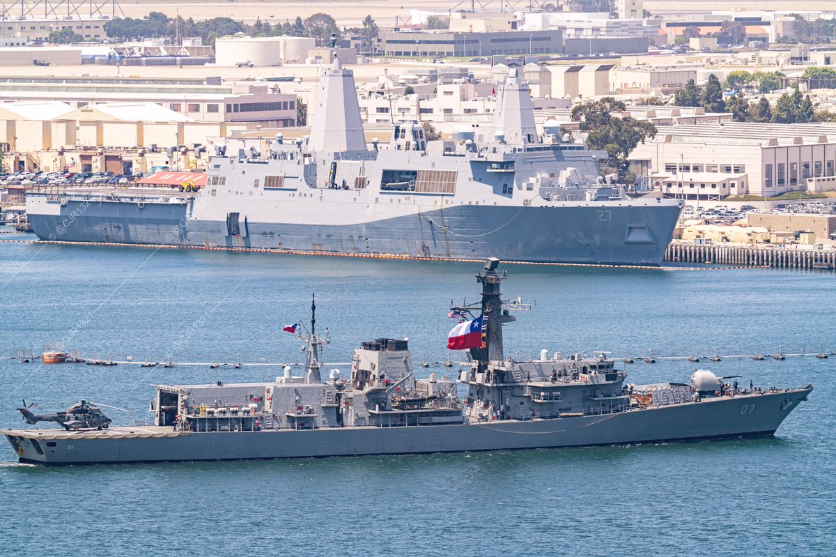 WarshipCam's tweet photo. Chilean Navy Type 23 Duke-class frigate Almirante Lynch (FF-07) (EX-HMS Grafton F80) leaving San Diego - June 22, 2022 #almirantelynch #ff07 @Armada_Chile
* photos courtesy of @cjr1321 https://t.co/TSjL4ZOiSt