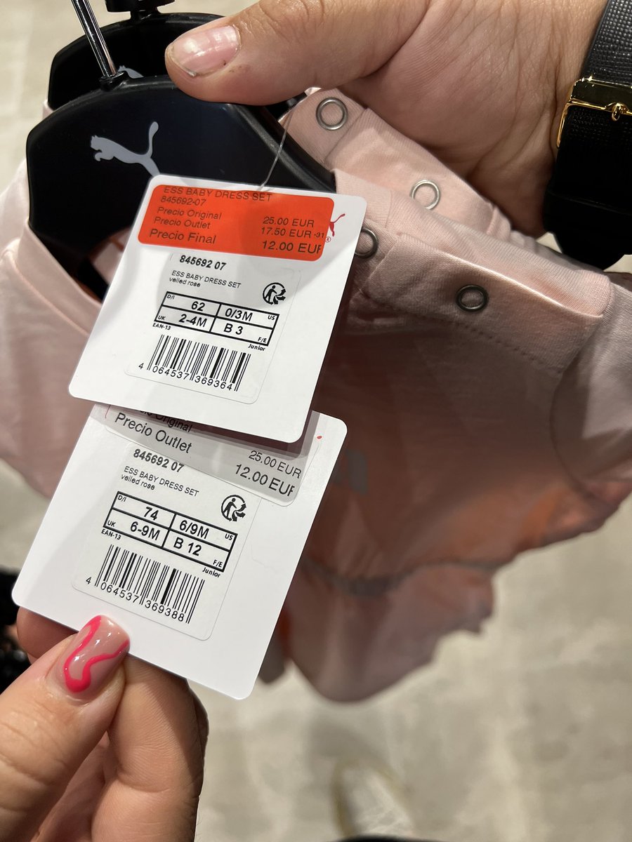 Chrisrochi's tweet photo. En @puma_es nos toman el pelo suben la prenda para venderlo al mismo precio que sin rebaja. @facua @consumogob https://t.co/wrb53eYHDj