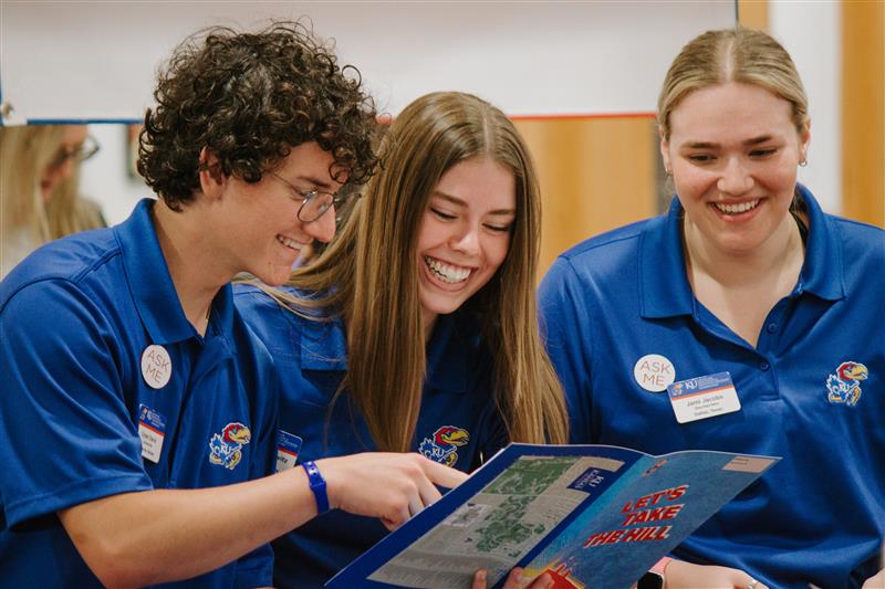 Kuorientation's tweet image. OA appreciation post just because they are the BEST. Make sure to thank these amazing humans at  your Orientation day! 

#kuorientation #jayhawks #orientationassistants #rockchalk #ku #besthumansever #lawrenceks
