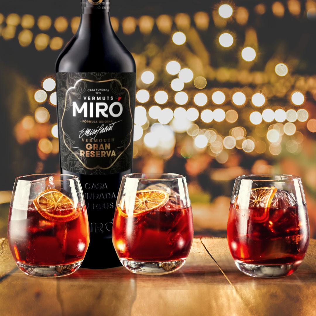 VermutMiroReus's tweet photo. 🔥 ¡Que tengáis una buena verbena y hagáis un brindis por el inicio del verano! 🎆
#momentomiró #vermuteando #lahoramiró #horadelvermut #vermut
#VermutsMiró #sanjuan #verbena #fiesta #verano #vermutlovers #vermutime https://t.co/WveDixPbi1