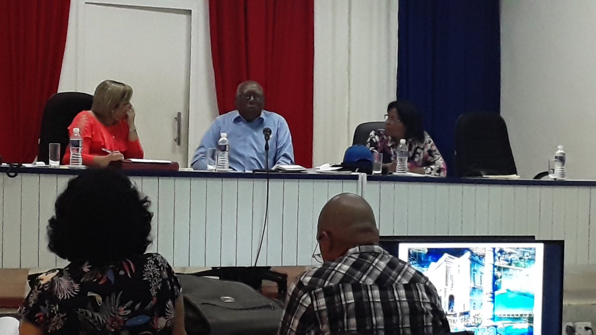 Durante reunión con miembros del Consejo de la Administración del Territorio,  el mandatario cubano acompañado por la Miembro del Comité Central y Primera Secretaria del PCC en Matanzas, Susely Morfa analiza la estrategia de desarrollo  del municipio.#VisitaGubernamental
