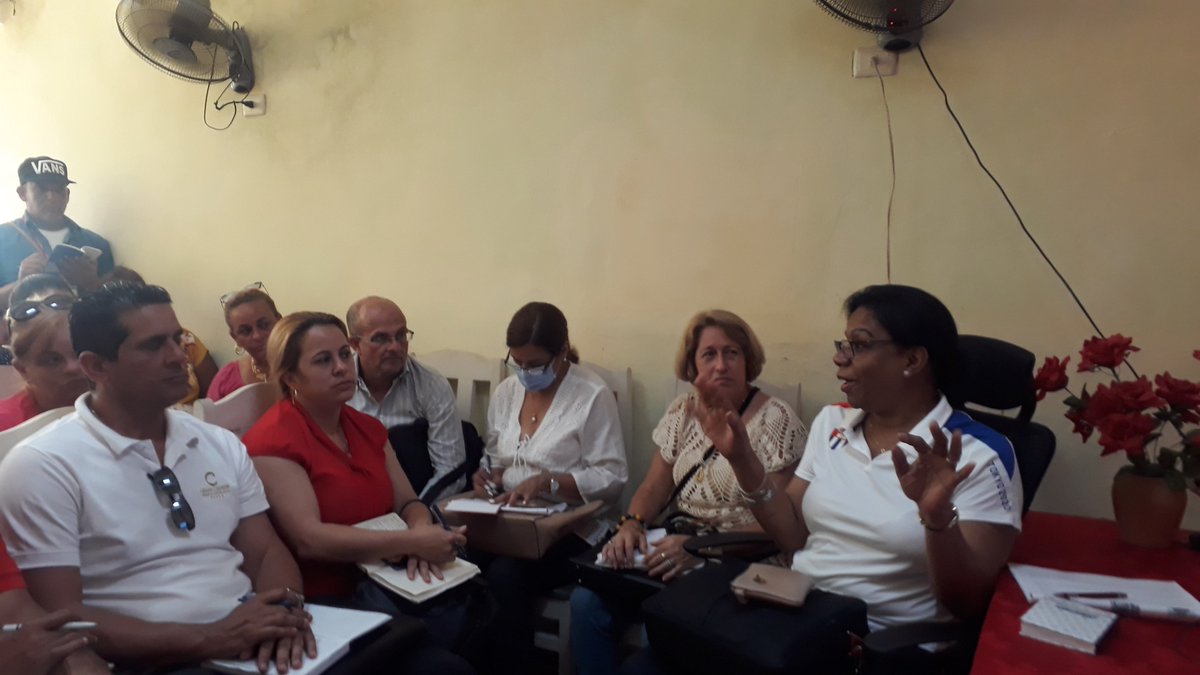 La viceprimera ministra Inés María Chapman hizo énfasis en  la necesidad de que la Empresa Estatal Socialista se fortalezca, diversifique y aporte. #Radio26 #Matanzas #Perico <a href="/InesMChapman/">Inés María Chapman Waugh</a> <a href="/odacuba/">Odalys Miranda</a> <a href="/gabycuba/">Gabriel Torres Rodríguez</a>