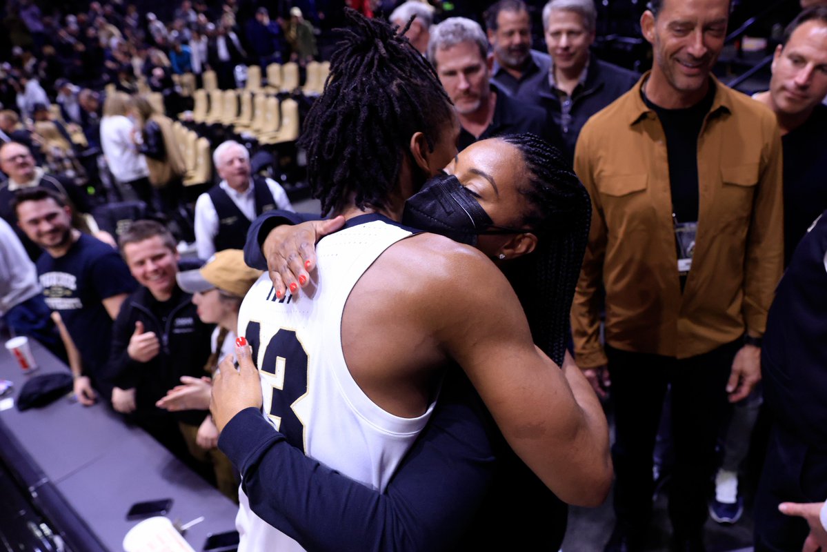 #NBADraft by the Numbers 🔢: 01 @BoilerBall guard Jaden Ivey is the son of Notre Dame women’s basketball head coach Niele Ivey, who helped the Fighting Irish win the 2001 NCAA championship before playing in the WNBA and later serving as an NBA assistant coach with the @memgrizz.