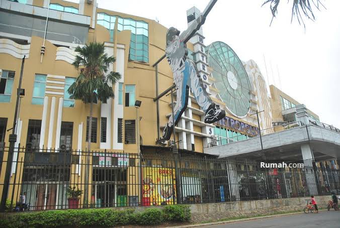 txtdaritng's tweet photo. Tempat yang sering dikunjungi anak sekolah di Kota Tangerang tahun 2010an https://t.co/sgzixfJFBR