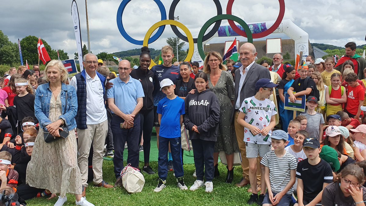 Virginie Lutrot (@vlutrot) on Twitter photo Journée #olympique aujourd’hui. 550 enfants de <a href="/CauxSeineAgglo/">Caux Seine agglo</a> participent à des activités sportives/artistiques/culturelles avec la chance de rencontrer des #champions comme <a href="/emiliegomis/">Emilie Gomis</a> basketteuse & Nicolas Martin, triathlète. L’agglo s’engage en faveur de l’éducation au sport Journée #olympique aujourd’hui. 550 enfants de <a href="/CauxSeineAgglo/">Caux Seine agglo</a> participent à des activités sportives/artistiques/culturelles avec la chance de rencontrer des #champions comme <a href="/emiliegomis/">Emilie Gomis</a> basketteuse & Nicolas Martin, triathlète. L’agglo s’engage en faveur de l’éducation au sport