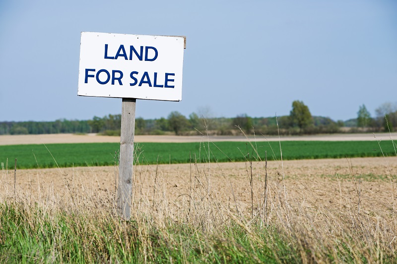 FarmLoanCenter's tweet photo. The Farm Loan Center wants to help if you’re a veteran looking to settle down after your military service is complete. Ready about the loans we can help with in our latest blog: https://t.co/XoIzMGa4Pf https://t.co/OJyQPojDDi