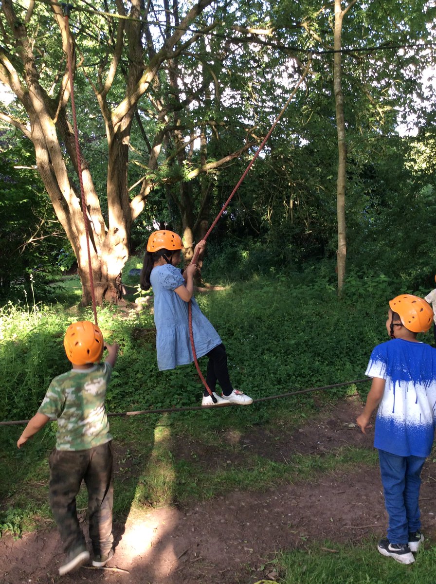 3jClass's tweet photo. An evening obstacle course while on residential was a great way of bonding as a team whilst having a great time! ✨ @somerville_pri https://t.co/3TPxNZXeRe