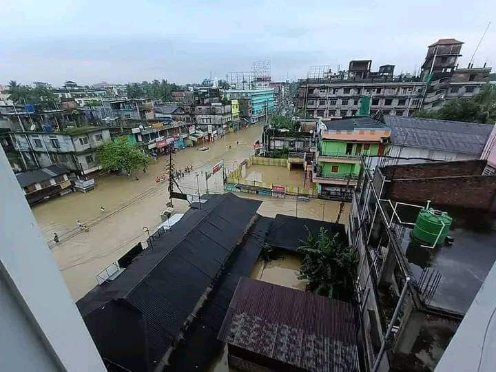 Joydeep21338236's tweet photo. #silcharfloods #AssamFloods2022 #silcharunderwater #AssamUnderWater 
#assamneedshelp national media wake up and help Assam and help Silchar https://t.co/8eIZr2holV