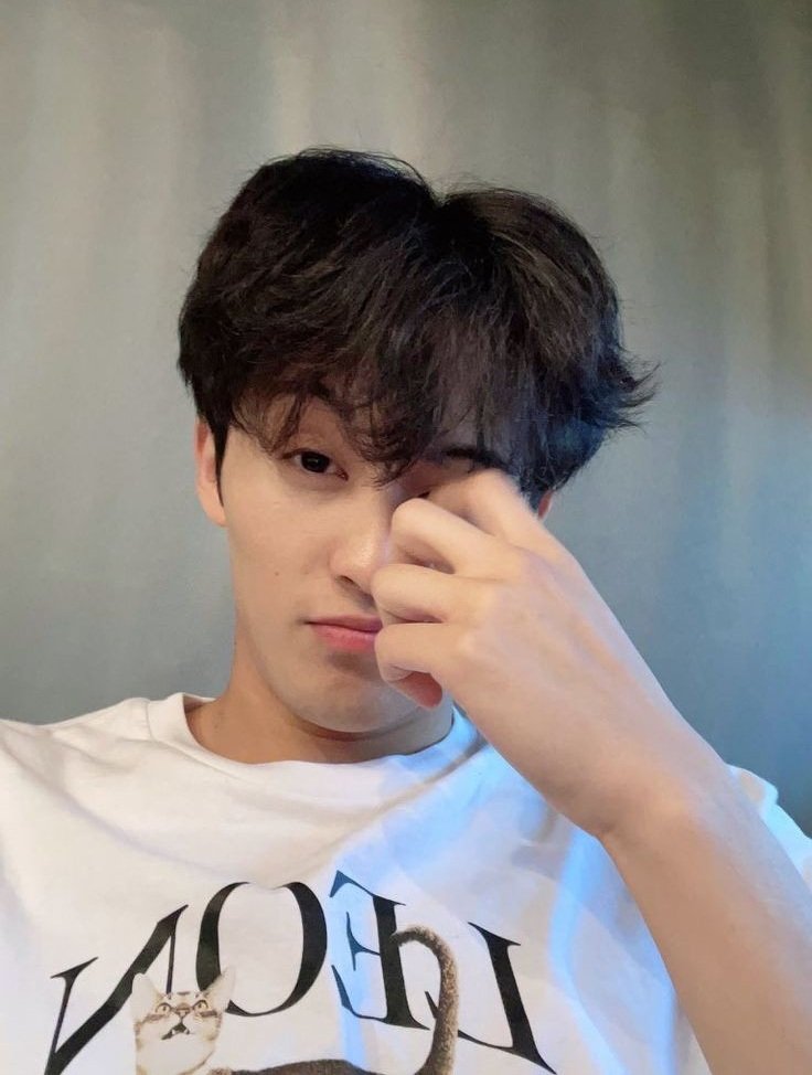 Halo, aku admin baru yang bakalan pegang akun Georgeno Arsen kedepannya! salam kenal, semuaaa