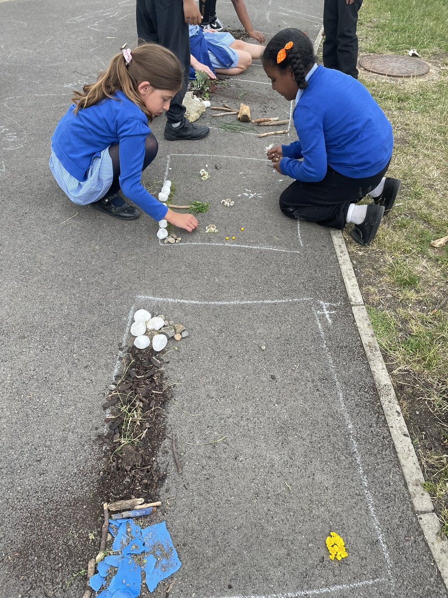 Y4WFA's tweet photo. Demonstrating our understanding of the water cycle using natural resources 🪵🌿🪨 @Cabotfederation #wfageographers #wfascientists https://t.co/Rde3BehZmg
