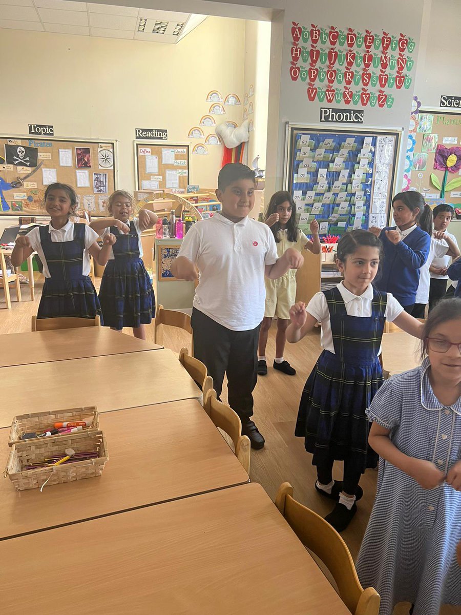 carltonj_i's tweet photo. MFL Week - Children from Year 2 enjoyed learning a traditional Spanish Dance with Mrs Hussain #Spain #OurWorld #MFLweek https://t.co/QafJHoPvqv
