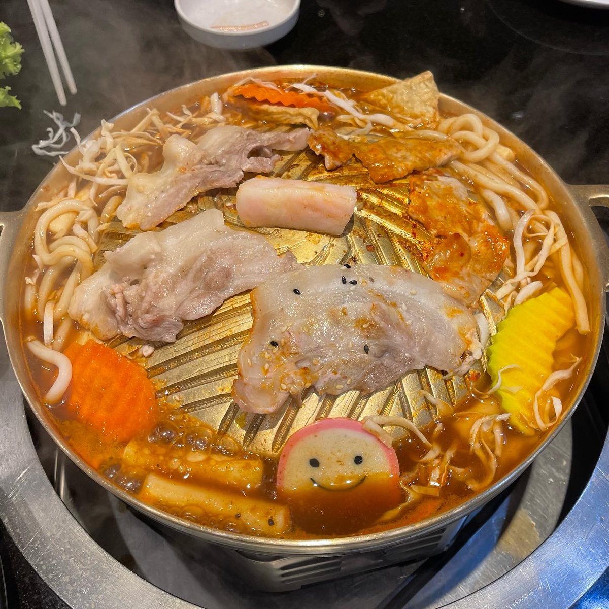 Eatleklek's tweet photo. GON x Redsun จัดโปรโมชั่นคู่ซี้ปิ้งดอง ราคาเริ่มต้น 599 บาท เมนูใหม่มีรามยอนซุปต๊อปปกกี่ ไข่ดองซีอิ๊วเกาหลี ซอสโกชูจัง ซอสเกาหลีเรดซัน กุ้งและแซลมอนดอง กินกับข้าวสวยโรยงา สาหร่ายและน้ำจิ้มซีฟู้ด เปลี่ยนการกินพี่ก้อนแบบใหม่ไปเลยจ้า https://t.co/RkWmcMX0kx