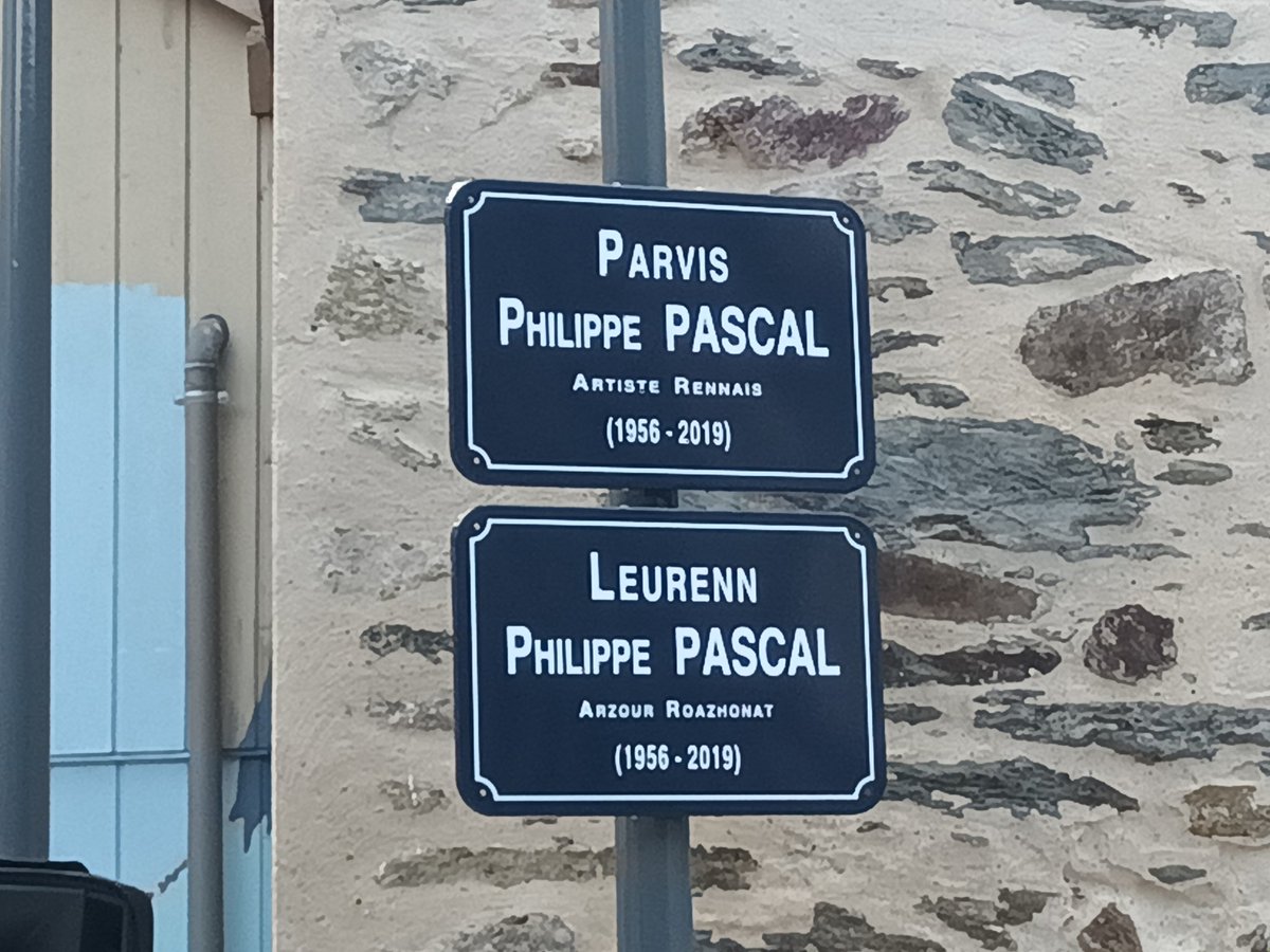 acressard's tweet photo. A l'inauguration du parvis
#PhilippePascal #salledelacite #Rennes
Une belle initiative pour se souvenir de ce père fondateur du rock rennais https://t.co/MYtAHNy8vR
