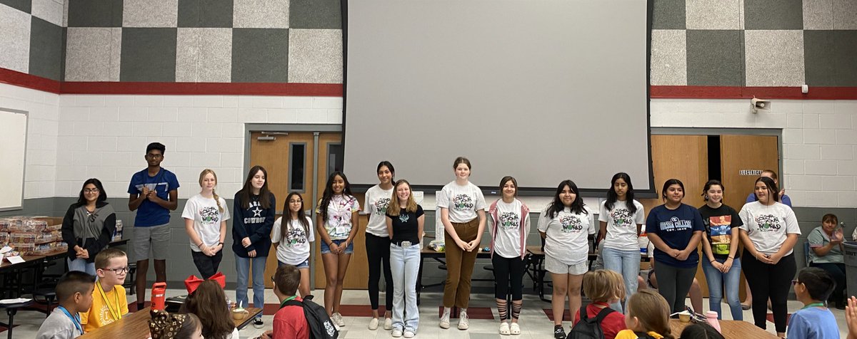 puffyhearttchr's tweet photo. #CampSIP2022 just wouldn't happen without these beautiful, smart #TexasScholars!!! Thank you for your dedication to our camp! @EctorCountyISD @AAS_ECISD https://t.co/EbrrX8oSzr