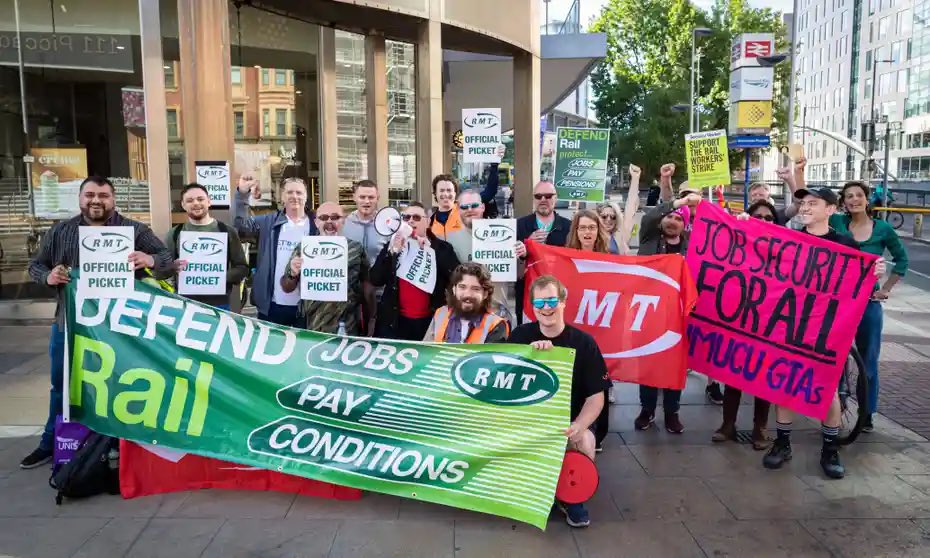 localmattersENG's tweet photo. Localists everywhere send their support to the ongoing strike action. English workers must stand in solidarity with each other to ensure proper working conditions, and freedom from abusive multinational corporations. #rmt #rmtstrikes #rmtstrike https://t.co/y49HhSaeLp