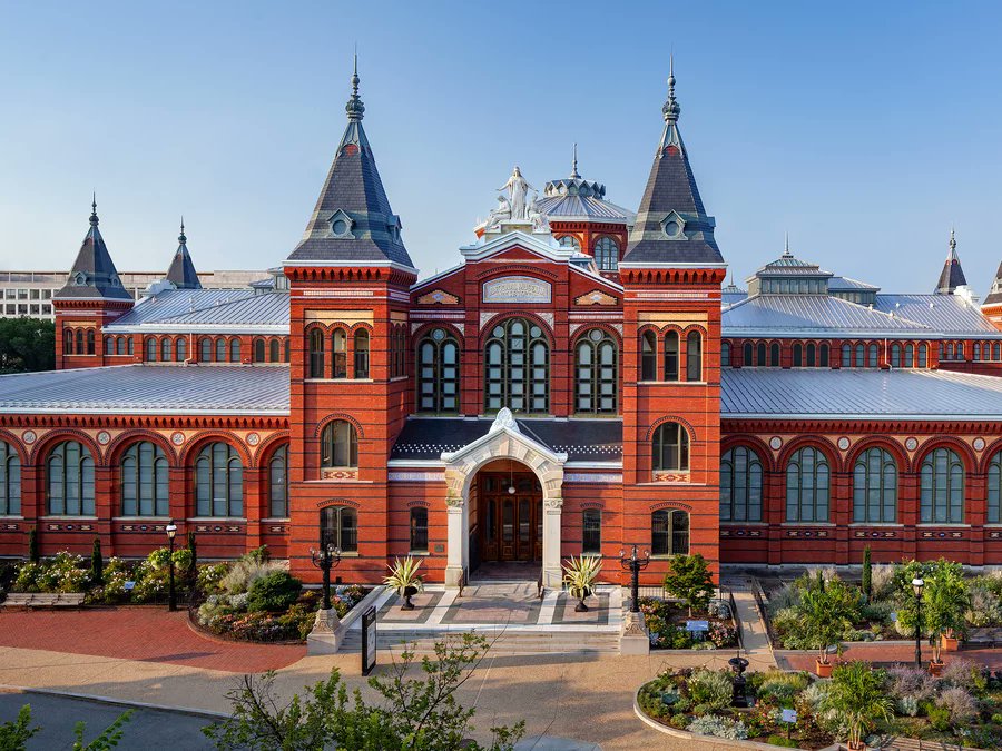 davebard's tweet photo. @smithsonian selects 4 possible sites for new museums for women and Latinos https://t.co/isEpCNo7ul https://t.co/q0DgrajMDm
