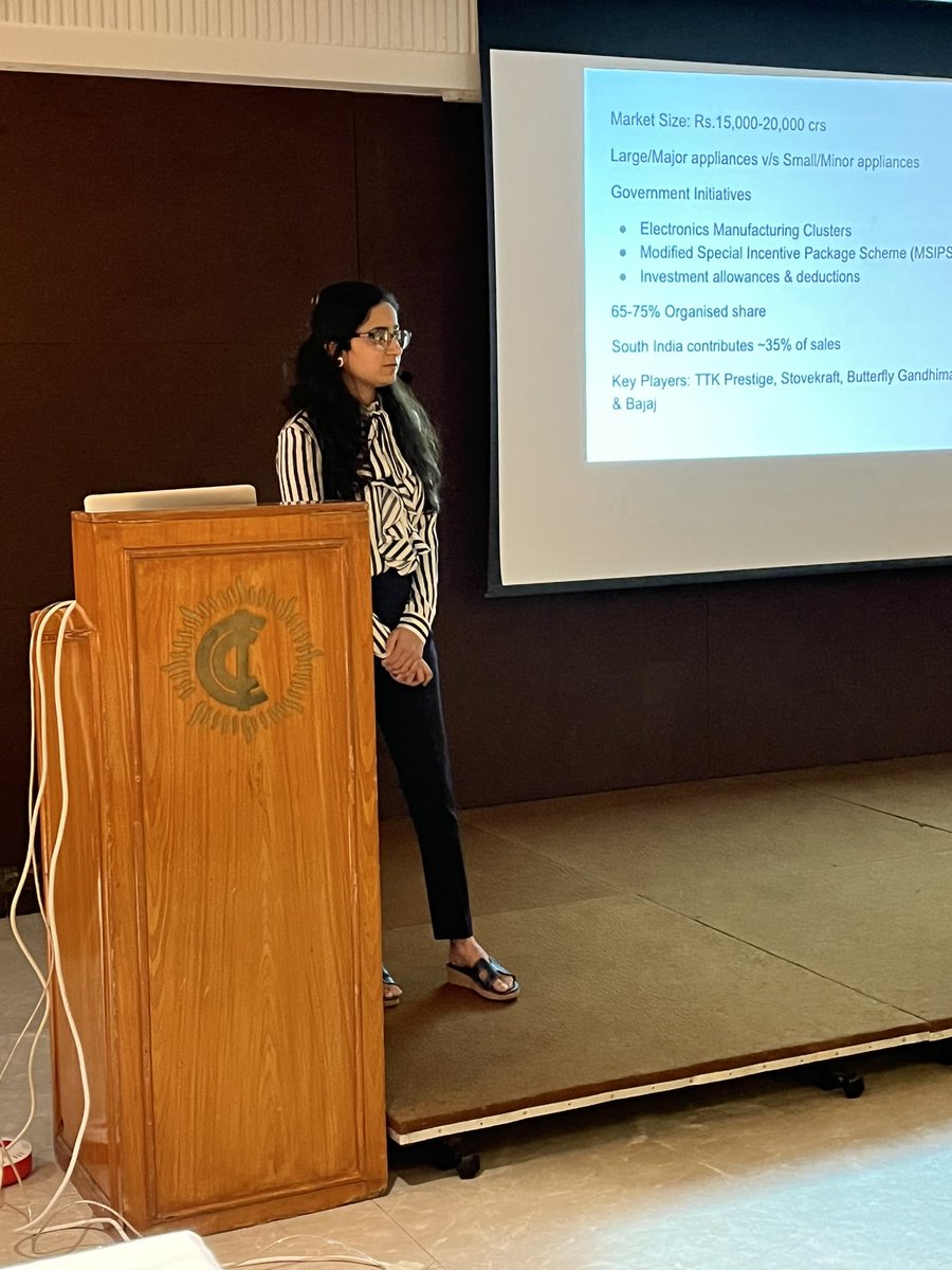 raj_mehta89's tweet photo. @DalalPalak making debut in FOF @PPFAS . She spoke on Fast Moving Electrical Goods (FMEG). https://t.co/CwZ8OwXG71