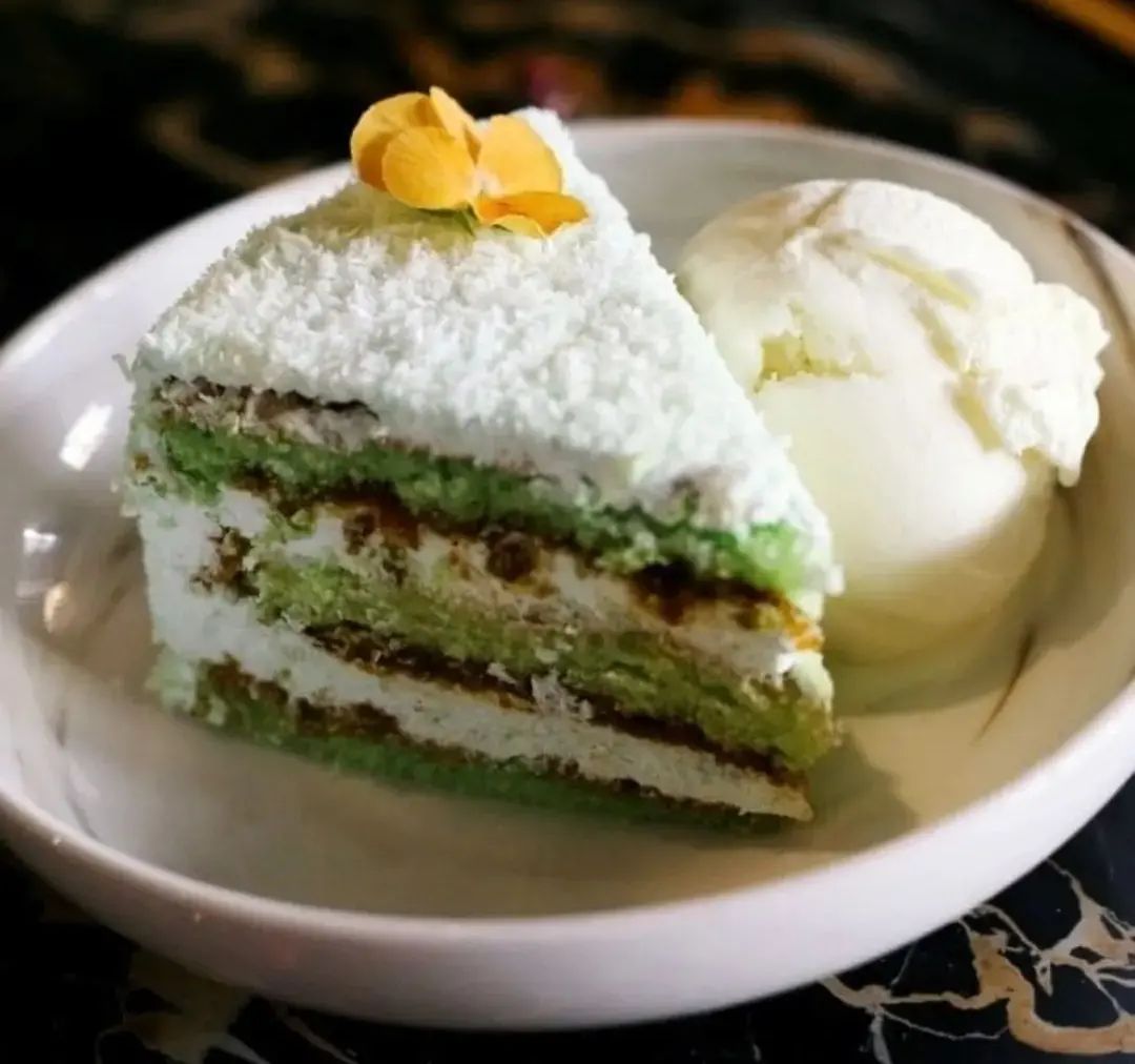 Michell95324124's tweet image. Today's lunch is cake