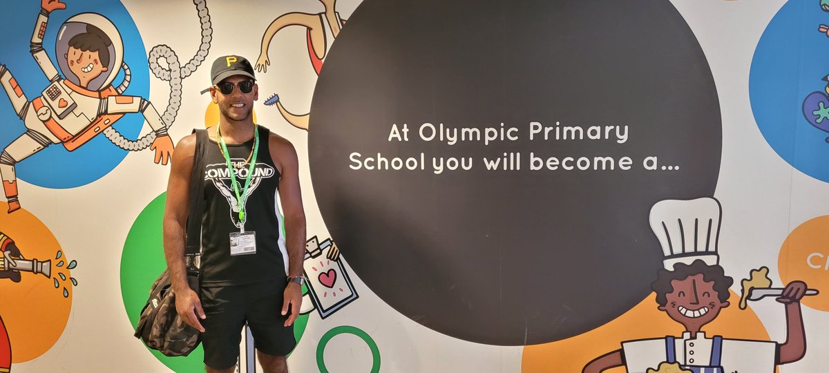 ThecompoundWell's tweet photo. Calisthenics in Schools giving the children a great form of training which challenges their mind aswel as their body and its fun too. Its been an amazing journey so far feel blessed to be able to do what I love. https://t.co/XOThxJ0hi9