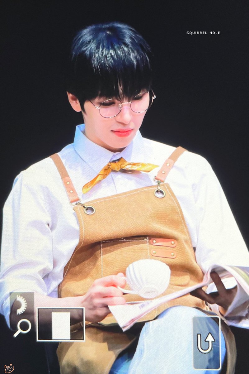 SquirrelHole67's tweet photo. 220623 디마뮤 팬싸 프리뷰
☕️📖

#서호 #SEOHO #원어스 #ONEUS https://t.co/Y5kUlEZnmM