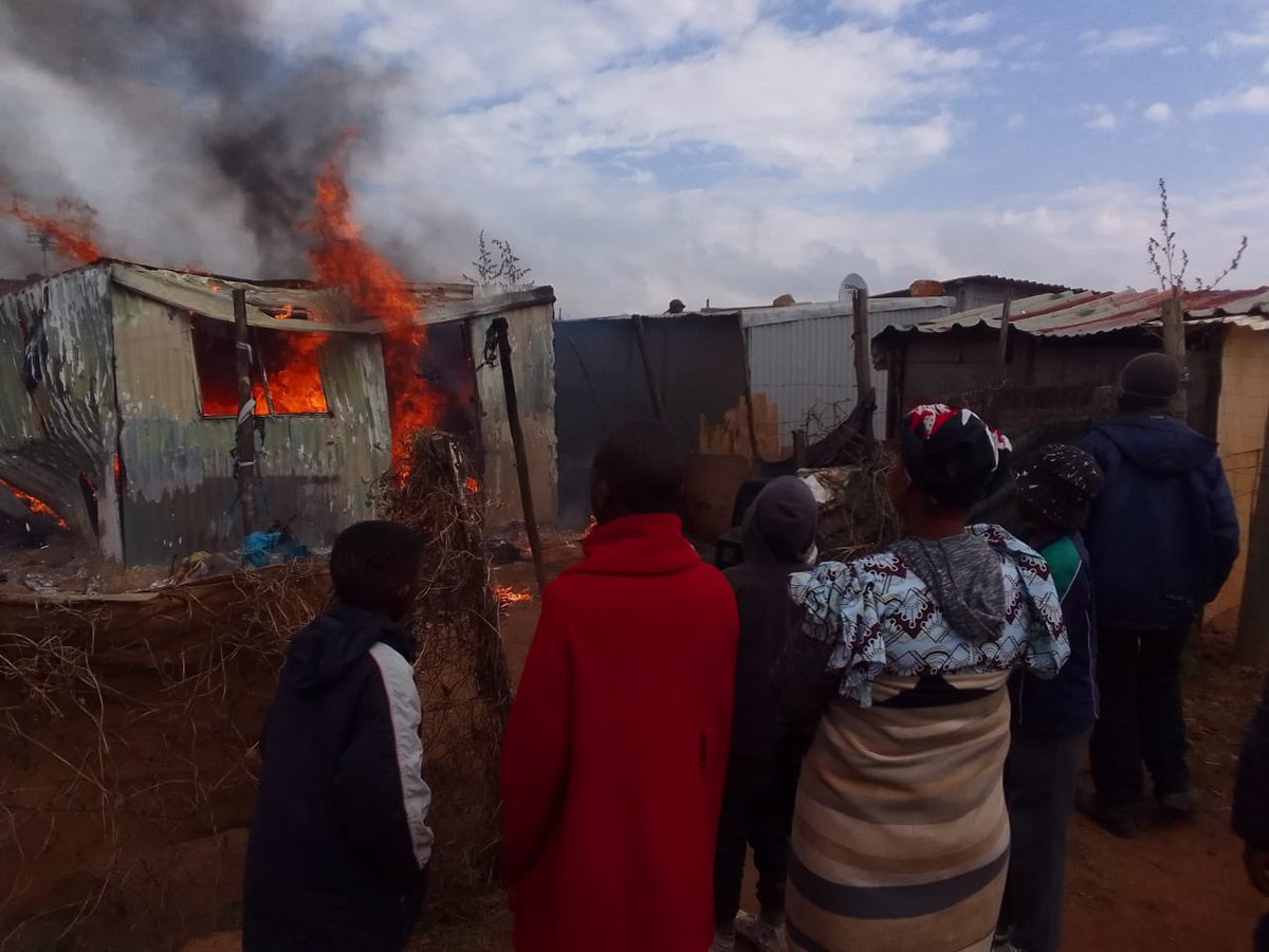 Abramjee's tweet photo. The shack of an alleged rapist set on fire: Daveyton. The suspect is on the run. A crowd attack his shack. https://t.co/RcZpYPaHrg
