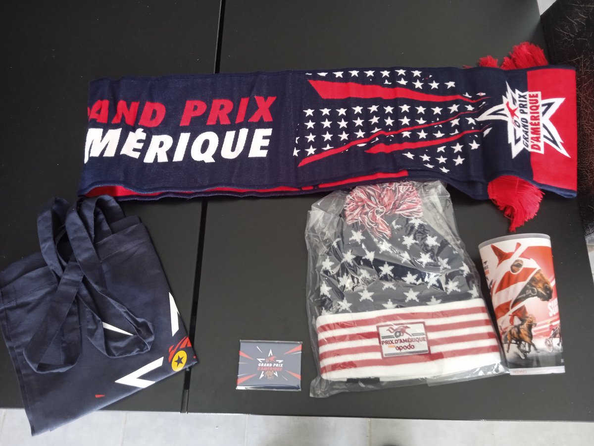 AnquetilFlorian's tweet photo. Les gains du #pnt6 ont bien étaient reçu après être atterri chez le voisin, heureusement au Theil nous sommes des gens civilisés ♥️🙏 Merci à @lbturf pour ces petits goodies :) @LeTrot https://t.co/ueEp94mrLs