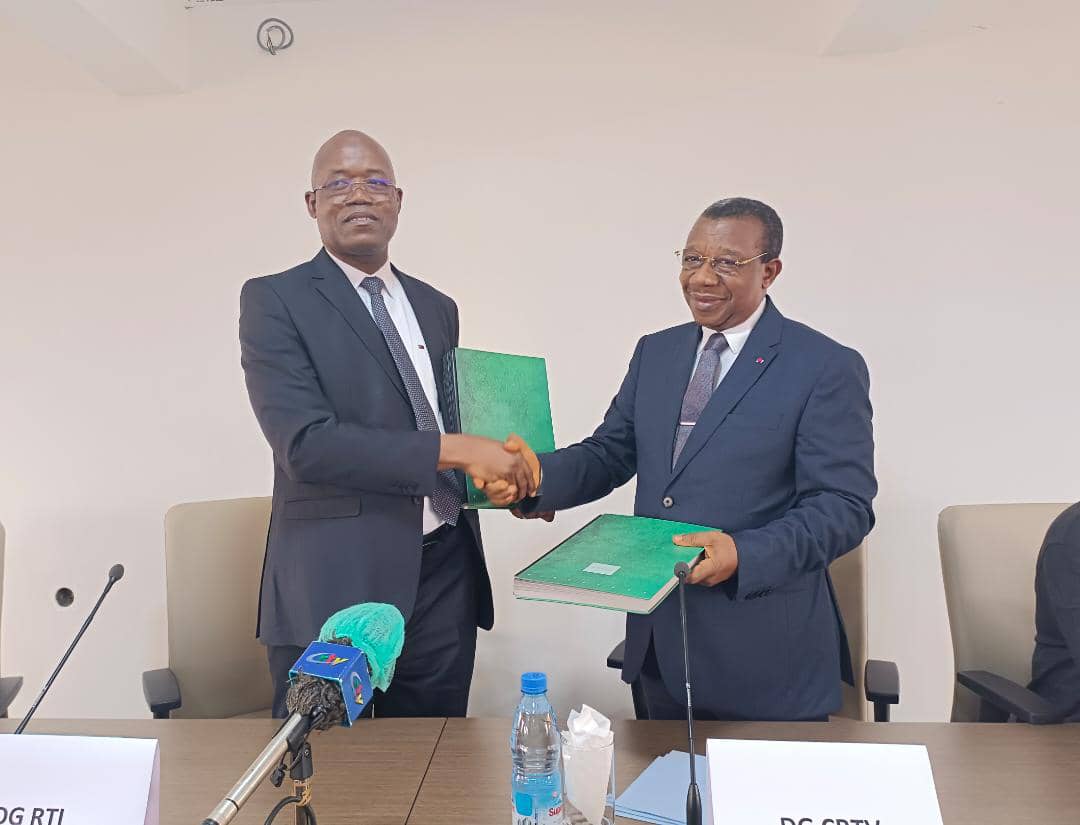 CRTV_web's tweet photo. #CAN2023
Convention @CRTV_web et @RTI_info. Un partenariat qui permettra à la #CRTV d'apporter à la #RTI, diffuseur de la CAN 2023 en Côte d'ivoire, son expertise et expérience accumulées durant la CAN féminine 2016, le #CHAN2020 et la #CAN2021. https://t.co/EXrrDqVHS5