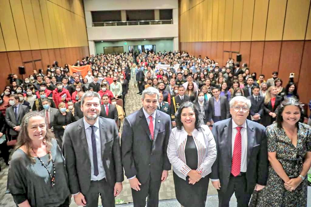 VeroKunze's tweet photo. ☝🏼🇨🇱 #TurismoSostenible 👉🏼En el contexto de la XXVI Reunión de Ministros del Turismo del @mercosur en #Asunción, Paraguay, participamos del seminario internacional de turismo rural e innovación tecnológica, donde estuvimos con @MaritoAbdo, Presidente de Paraguay 🇵🇾. https://t.co/CZaw43pGsG