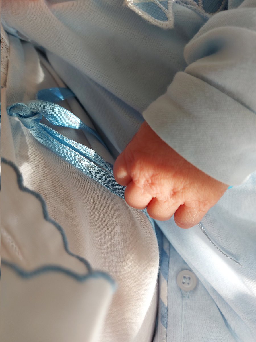 bebe_am9's tweet photo. Non so cosa stia succedendo qui, anche se leggo velocemente un pò di polemiche, ma passo velocemente per dirvi GRAZIE di cuore per i tantissimi messaggi e soprattutto per dirvi che SÌ, SIETE DIVENTATI ZII!! 👶🏼
Il 21 (cuspide gemelli/cancro 😬) è nato il mio Jerulino!!! 😄💙
#jeru https://t.co/lot49SepEi