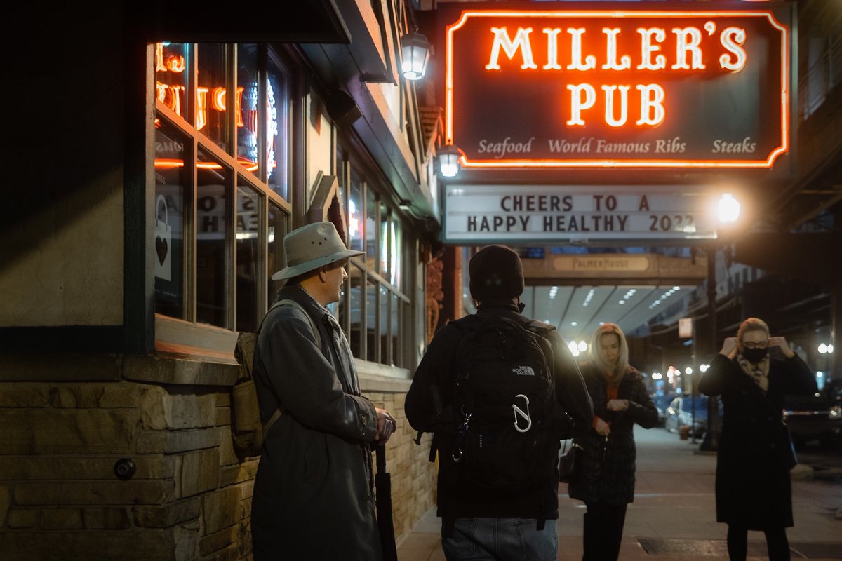 GM fam ☕️ 

channeling my inner Dick Tracy today 🕵️‍♂️