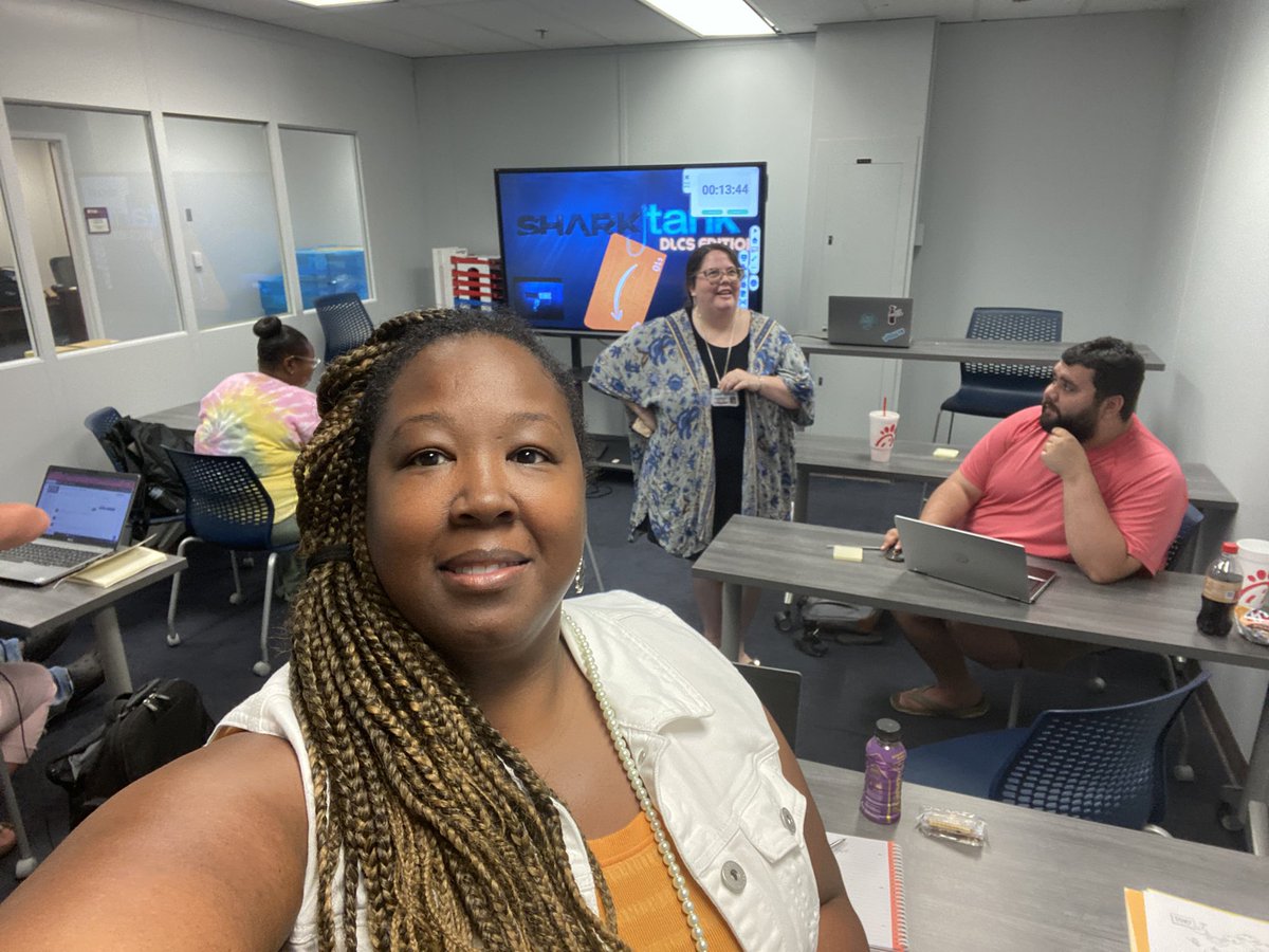 DelfredaC's tweet photo. Jefcoed DLCS Teacher Advisory Committee Day 3! #JEFCOEDTECH #Jefcoed https://t.co/pVj9gWq5Dq