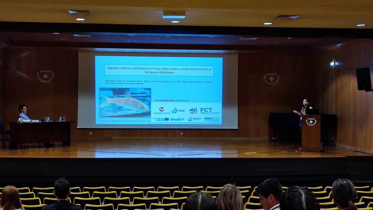 CatarinaPMateus's tweet photo. Our PhD Student Sara Silva presenting her work about migration patterns and behaviour of trout at @sibic2022. Well done @sarasrsilva11! 
 #DiadESproject @AtlanticArea @MARE_centre @univdeevora @SIBICorg https://t.co/p7KZl2onGh