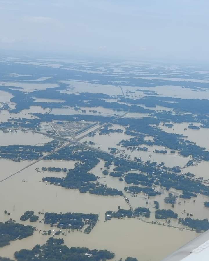 PapiyaNath6's tweet photo. #Silchar is Underwater!
And national media isn't noticing!
Let's stand by the #Flood victims of Silchar and Karimganj
#silcharunderwater #silcharflood #karimganjflood
#BarakValleyUnderWater #AssamNeedsHelp https://t.co/hnwRZI9bsA https://t.co/lMlAuTFA6d https://t.co/zIBL0v8h9s