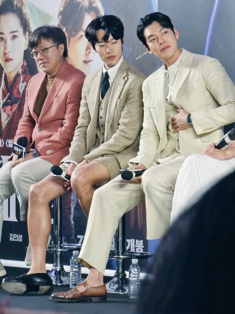 220623 외계인 쇼케이스 류준열 
👽반바지 단속반👽