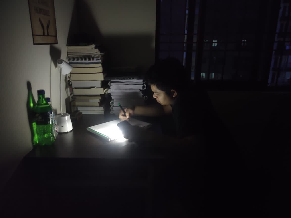 anonymous17noc's tweet photo. This is how interns/students of SLN MCH,KORAPUT are studying after 12-15hrs of hectic duty for NEXT/NEET PG/professional exams.
 @dmkoraput @CMO_Odisha @nabadasjsg @GovernorOdisha @HFWOdisha https://t.co/IVr5pR7CzF