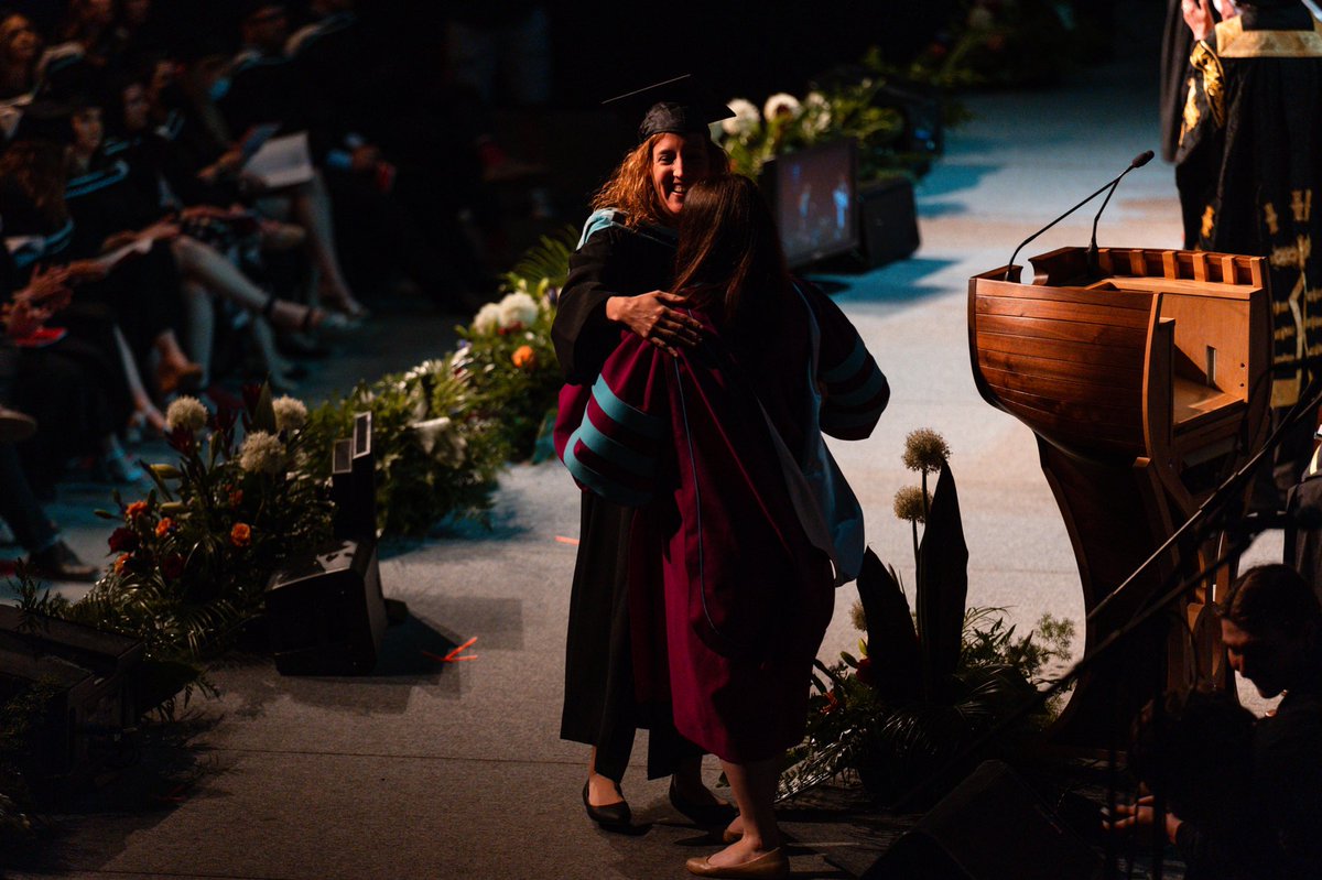 MemorialUAlumni's tweet photo. Convocation Hugs >
👨🎓👩🎓 #MUNgrad https://t.co/mQV8aDNVZf