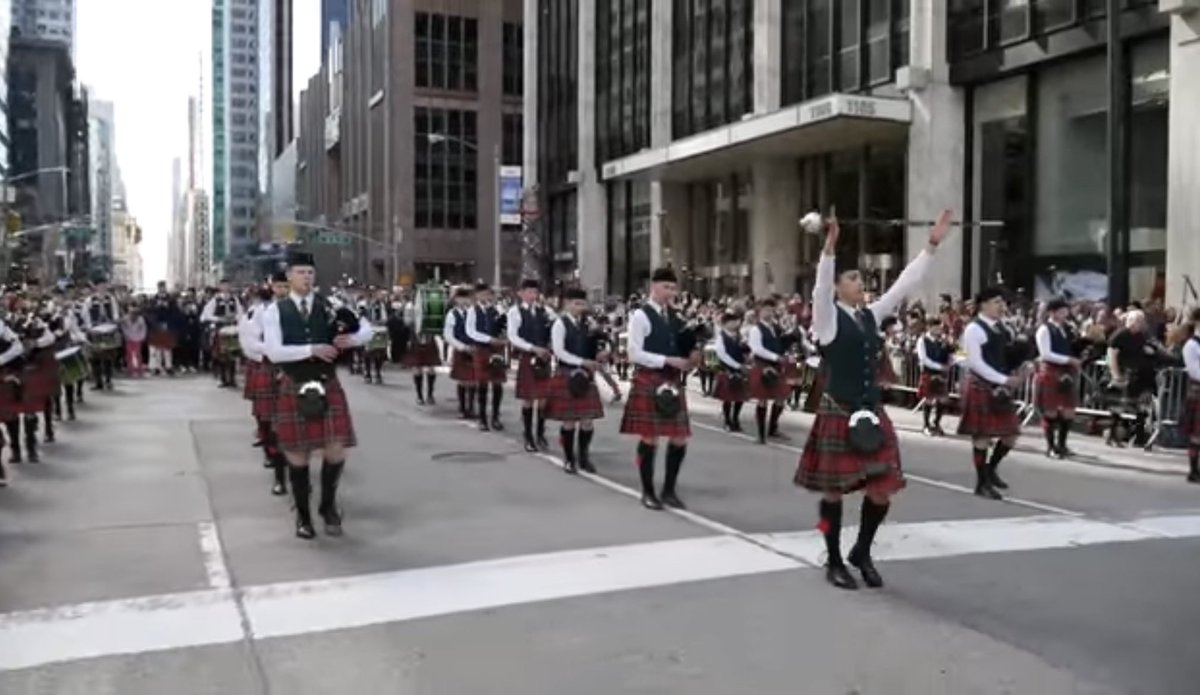 StColPipeBand's tweet photo. 🗽Start spreading the news!! 🗽

This is the final call for any band I and II members who wish to take part in next years Pipe Band Tour to New York! 

To sign up complete this form - https://t.co/AcpmZ1AglR 

@StColSchool 
#125yearsofstcolumbas https://t.co/2Hj7MgD2rE