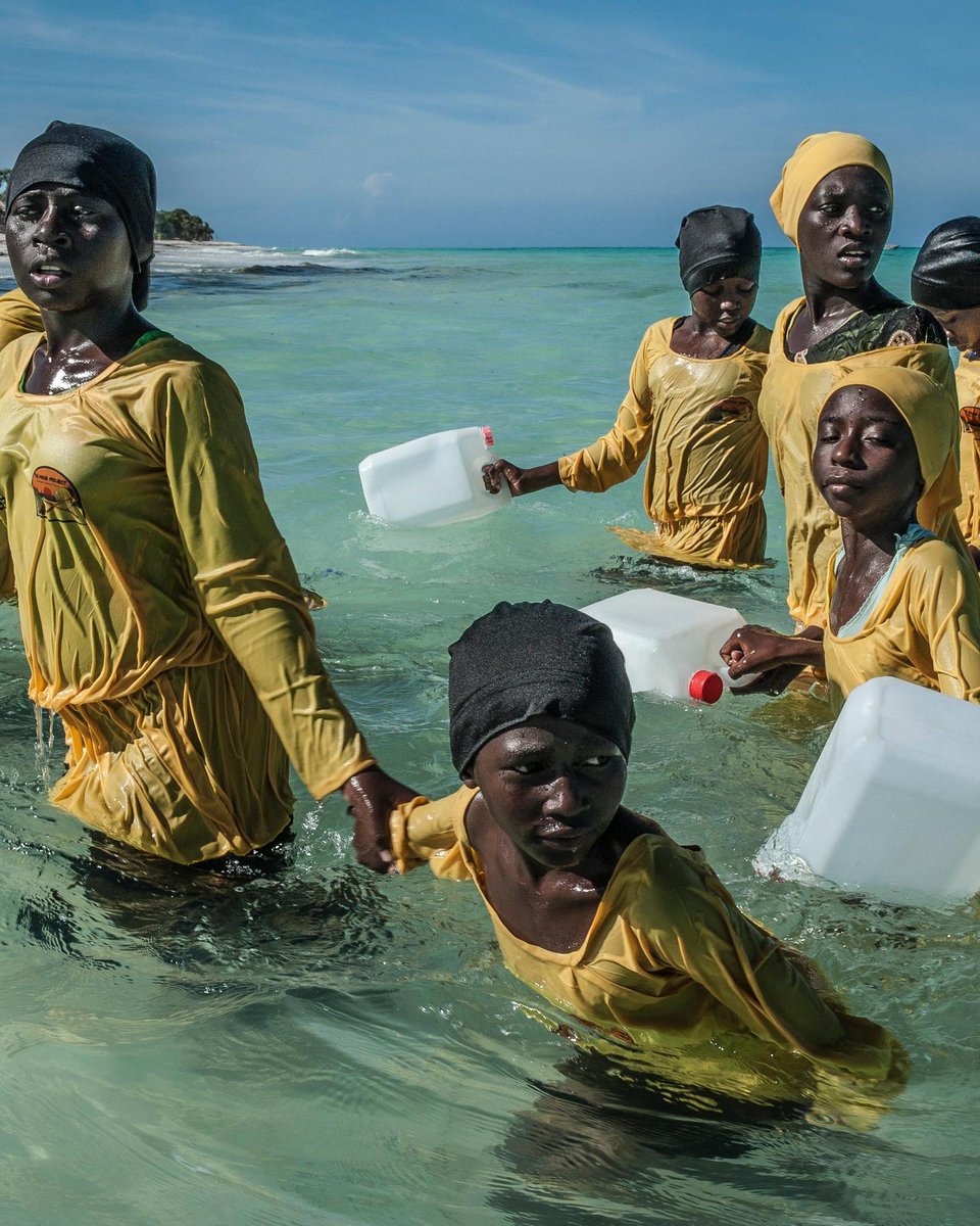 womensart1's tweet photo. Photographer Anna Boyiazis documented the Panje Project enabling Zanzibari girls to learn to swim despite patriachal restrictions placed on women #WomensArt https://t.co/4LanJ8rlXS