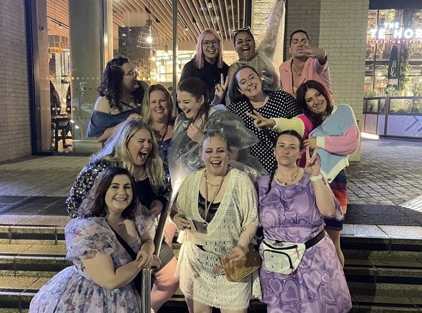 4050sara's tweet photo. #loveontour #WembleyStadiumn1 #harrystyles The best time with the best people you could ask for https://t.co/QkLHgggrAc