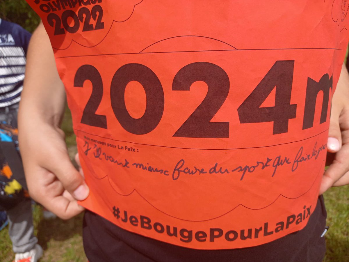 #JeBougePourLaPaix 2024m de rando pour les élèves de Bouchavesnes dans la Somme. Les valeurs de l’olympisme au rendez-vous ! <a href="/dsden_80/">DSDEN de la Somme</a> <a href="/usepnationale/">USEP nationale</a>