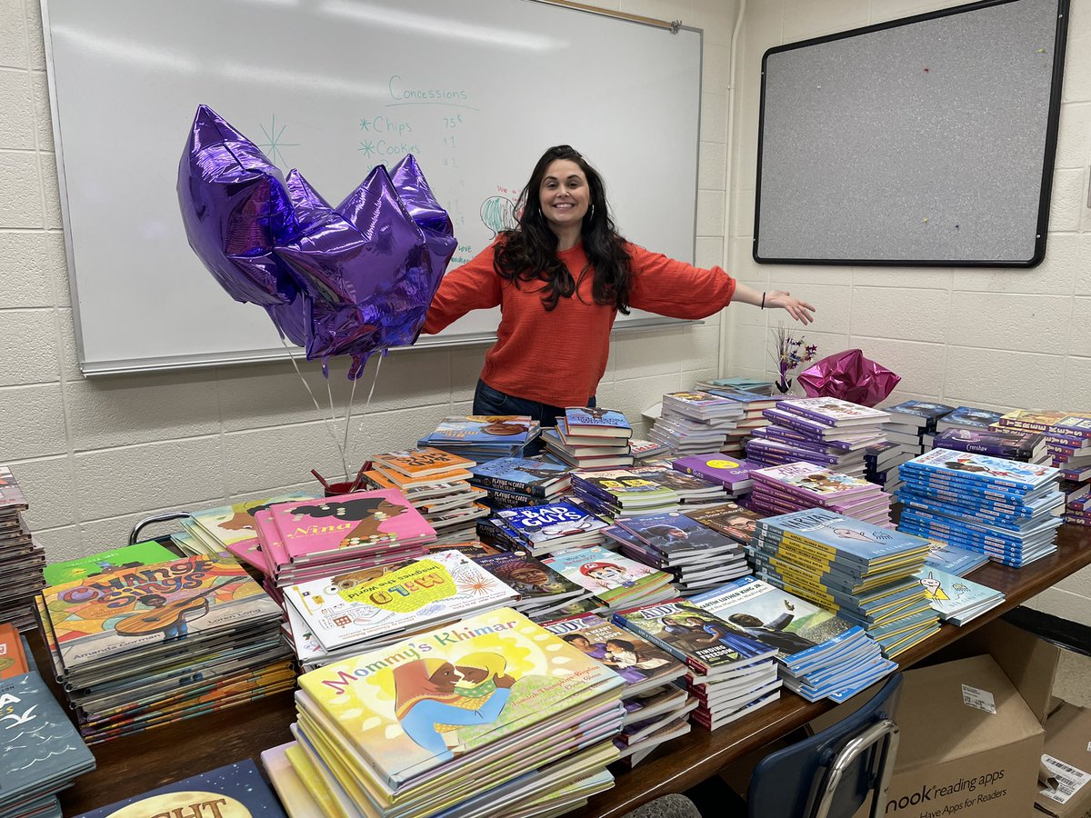 HGWBarry's tweet photo. BEST 👏 DAY 👏 EVER 👏 🙌 It’s the Great Summer Reading Giveaway! Principal Henderson and our Literacy Coach, Ms. Gibbins picked out some amazing books. Every kiddo gets to bring one home!! @asamesser @ElementaryZone @PTU958 #SummerReading #AMNextlevel https://t.co/6VCMLjZtDR