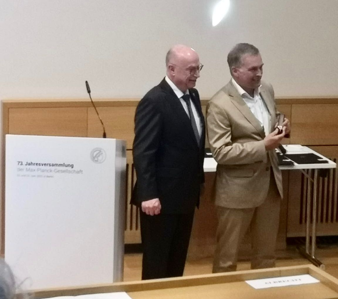 antonzensus's tweet photo. 25 years scientific member of the Max-Planck Society. Free to pursue my long-term basic research. We built global scientific partnerships, new telescopes and technology, trained the next generation,  made black holes visible for the first time. Thanks to all who believed in us. https://t.co/pnCMhoROcL