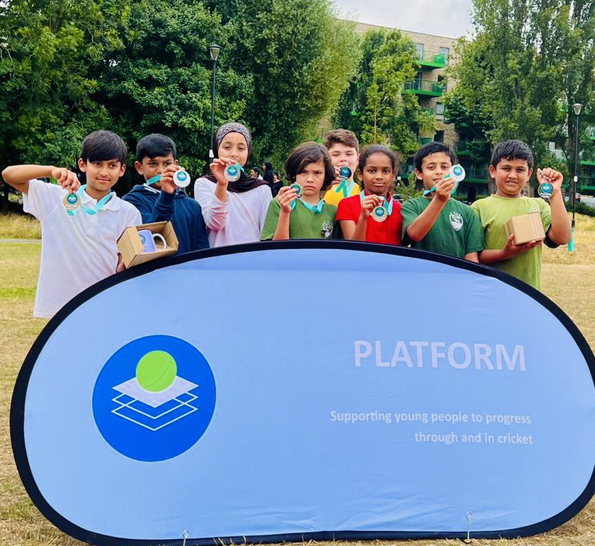 platformLDN1's tweet photo. Great #cricket enthusiasm at #MillwallPark today. 🏏
@CwcGlenworth are the 2022 @platformLDN1 #IsleofDogs Schools U9 Champions!
🥇 @cwceastferry A
🥈 @CubittTownPri A
🥉 @ArnhemWharf A
Tomorrow we are in @LewishamCouncil for the #Brockley & #Ladywell Festival. https://t.co/dKDMUrtyl7