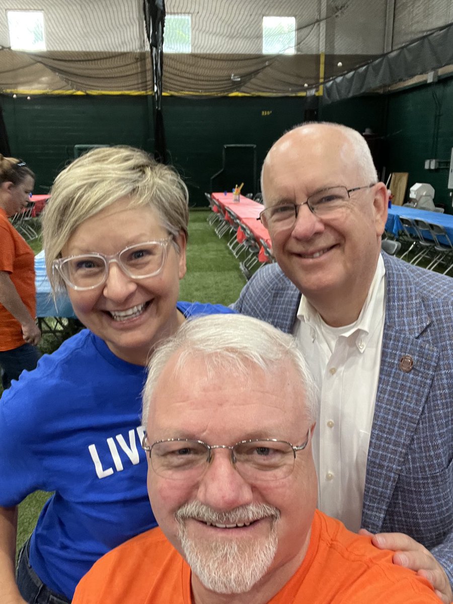 bdhvb's tweet image. Bears at #417dayofcaring ⁦@UWOzarks⁩  ⁦@MissouriState⁩ ⁦@ClifSmart⁩ ⁦@MSUWEB⁩