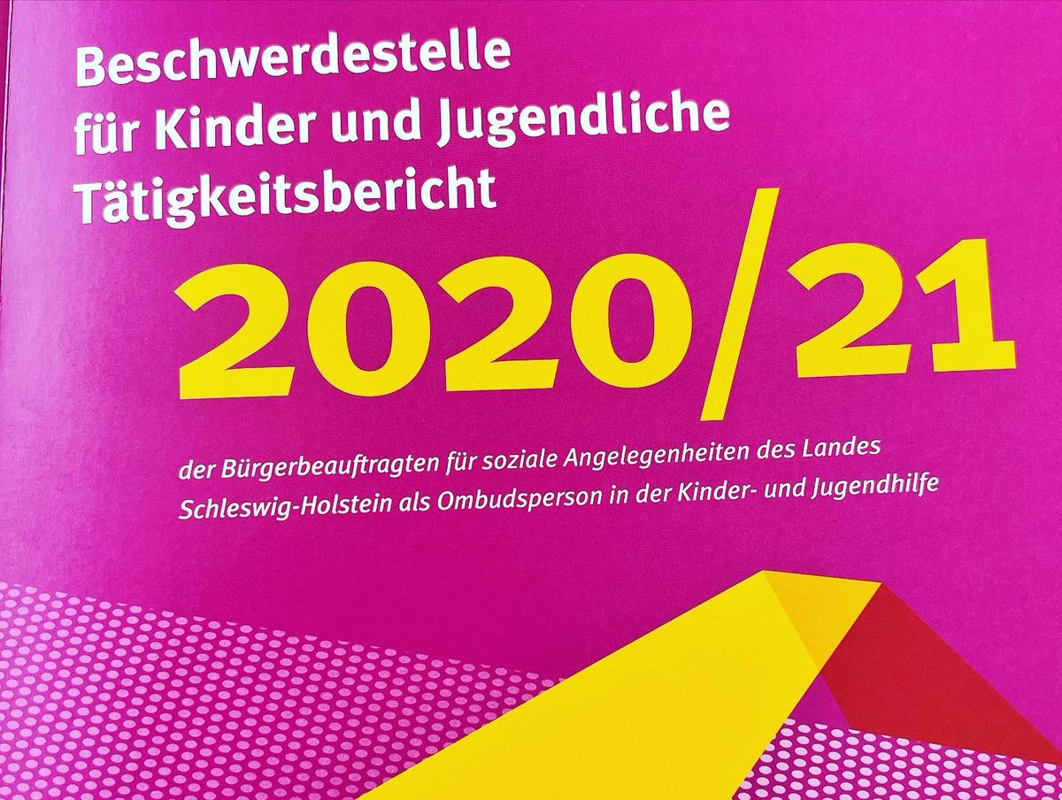 el_samadoni's tweet photo. Heute nun die #lpk zum Tätigkeitsbericht der Beschwerdestelle! Mein Highlight aber war die Begegnung mit einer Schulklasse, die im Landeshaus war! Viele der Kinder hätten zwar lieber Daniel Günter oder Angela Merkel getroffen - aber naja, ich war dann auch ganz okay! ❤️ #kidsrule https://t.co/y2ziPrdOnU