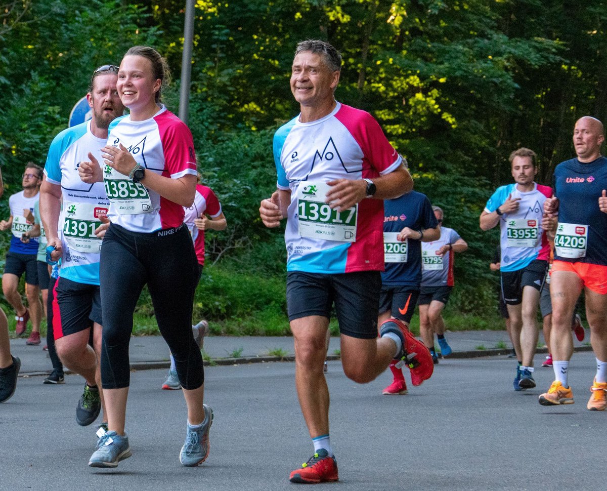 Große Erfolge für das Team der #UniLeipzig beim #Firmenlauf: Paulina Kayßer belegte Platz 1 bei den  Frauen, die Läuferinnen in der Teamwertung Frauen holten den Gesamtsieg. Awwad Alsharafat, belegte Platz 2 in der Gesamtwertung der Männer: magazin.uni-leipzig.de/universum/univ…