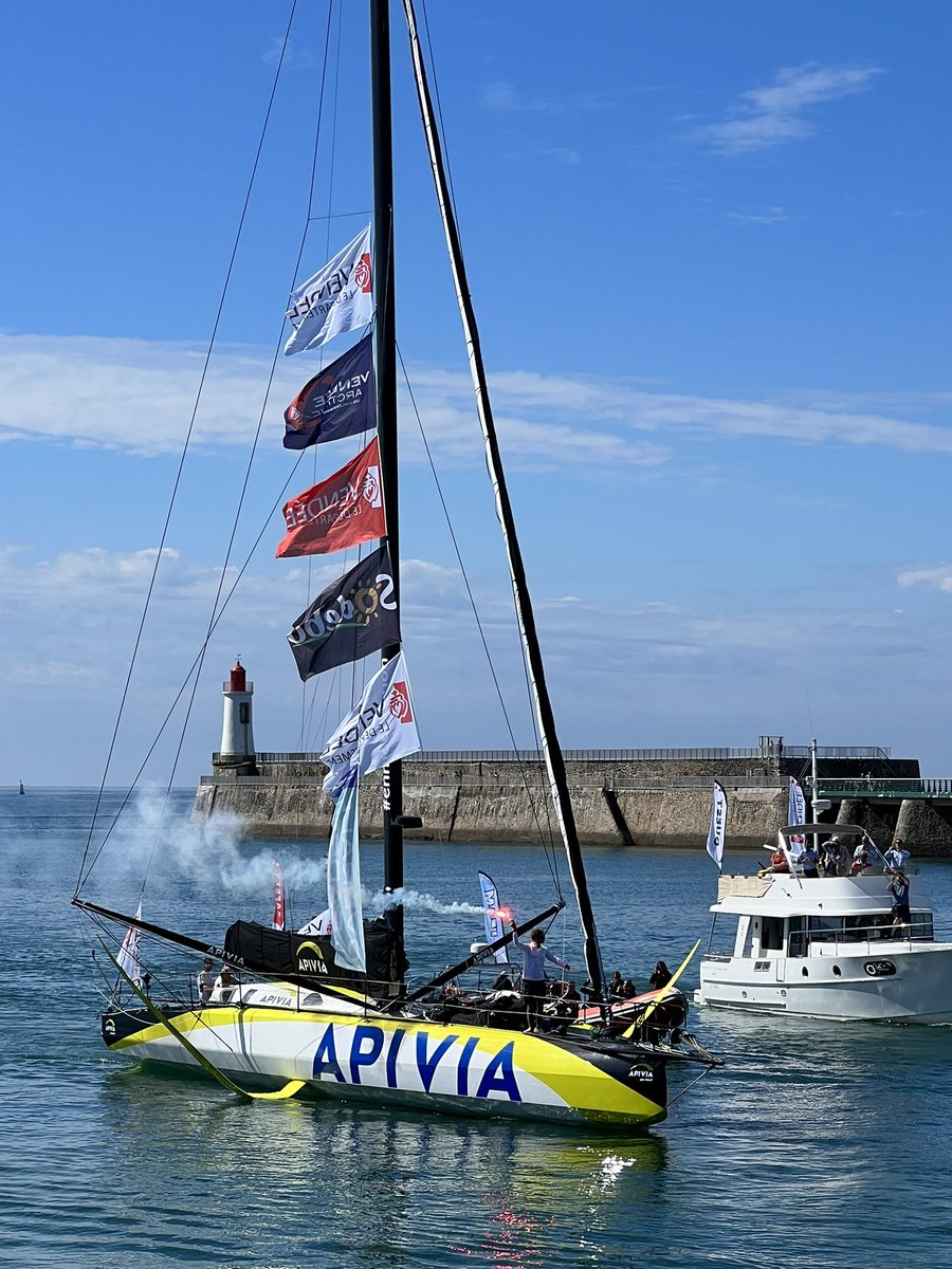 lessables's tweet photo. Retour photos sur les arrivées du jour du trio composé de @ApiviaVoile @JeremieBeyou et @ThomasRuyant terminant respectivement 1er, 2ème et 3ème de la 2ème édition de la @VendeeArctique 👍👏 #photooftheday #nauticalevent #destinationlessablesdolonne #vendee https://t.co/AJVYzbhRe2