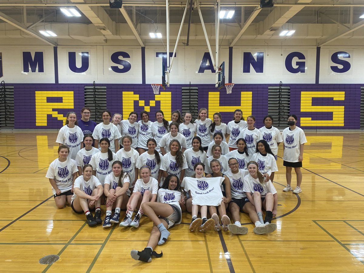 RMBoysHoops's tweet photo. Draft Day vibes from ⁦@RMGirlsHoops⁩ to ⁦@Max12Christie⁩ https://t.co/L80xTT5qIS