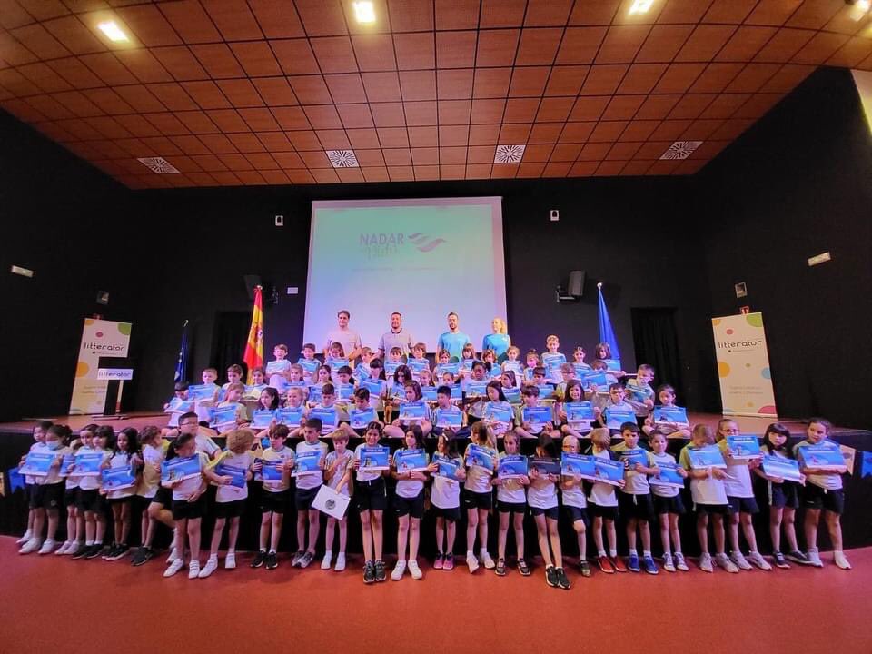 Nuestros nadadores de 1º y 2º P. En el programa de @nadaresvida_rfen  han recibido sus diplomas.
Después de todo un curso de trabajo intenso en la piscina del Complejo Deportivo Litterator, hoy han recibido su merecido premio 

ENHORABUENA A TODOS.🏊🏻‍♂️🙌🏻

#colegiolitterator